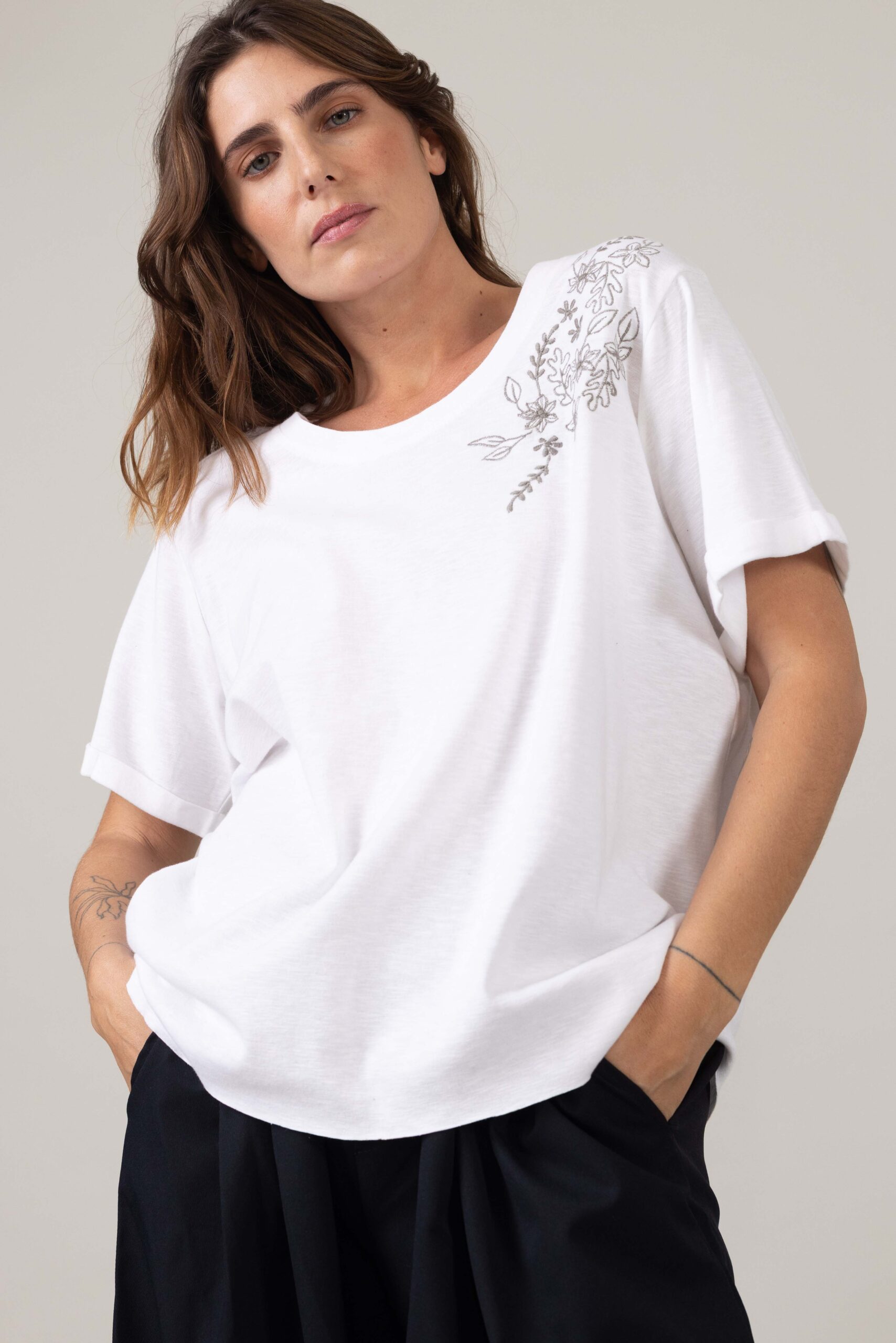 חולצת Cream - Embrosa