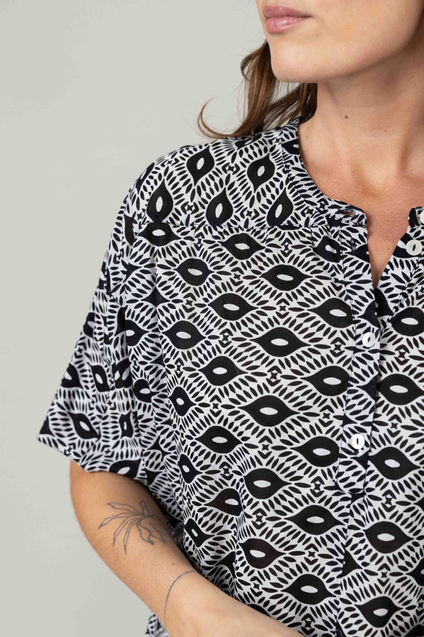 חולצת אלמנט - Occhi – תמונה 4