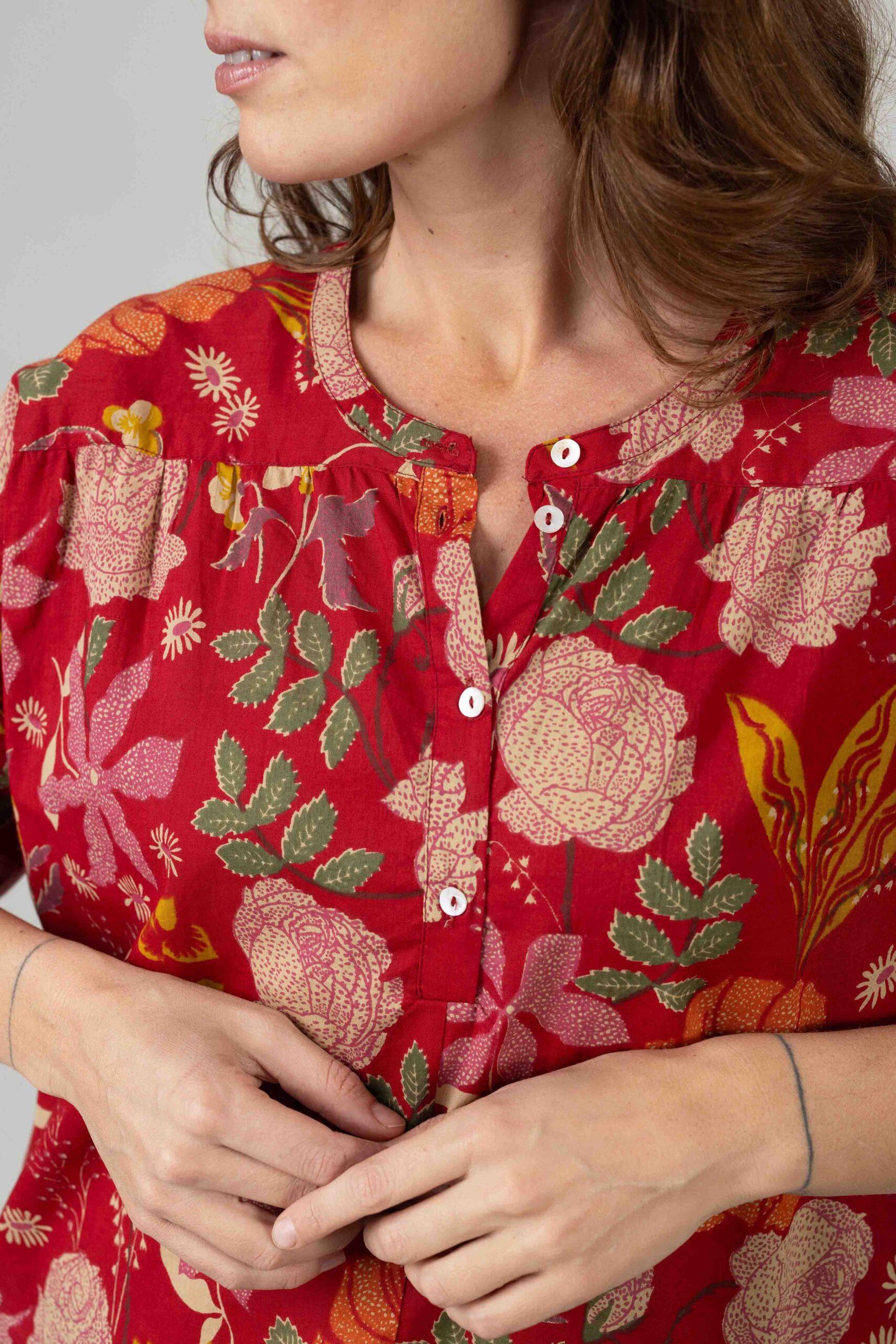 חולצת אלמנט - Fiori Rossi – תמונה 3