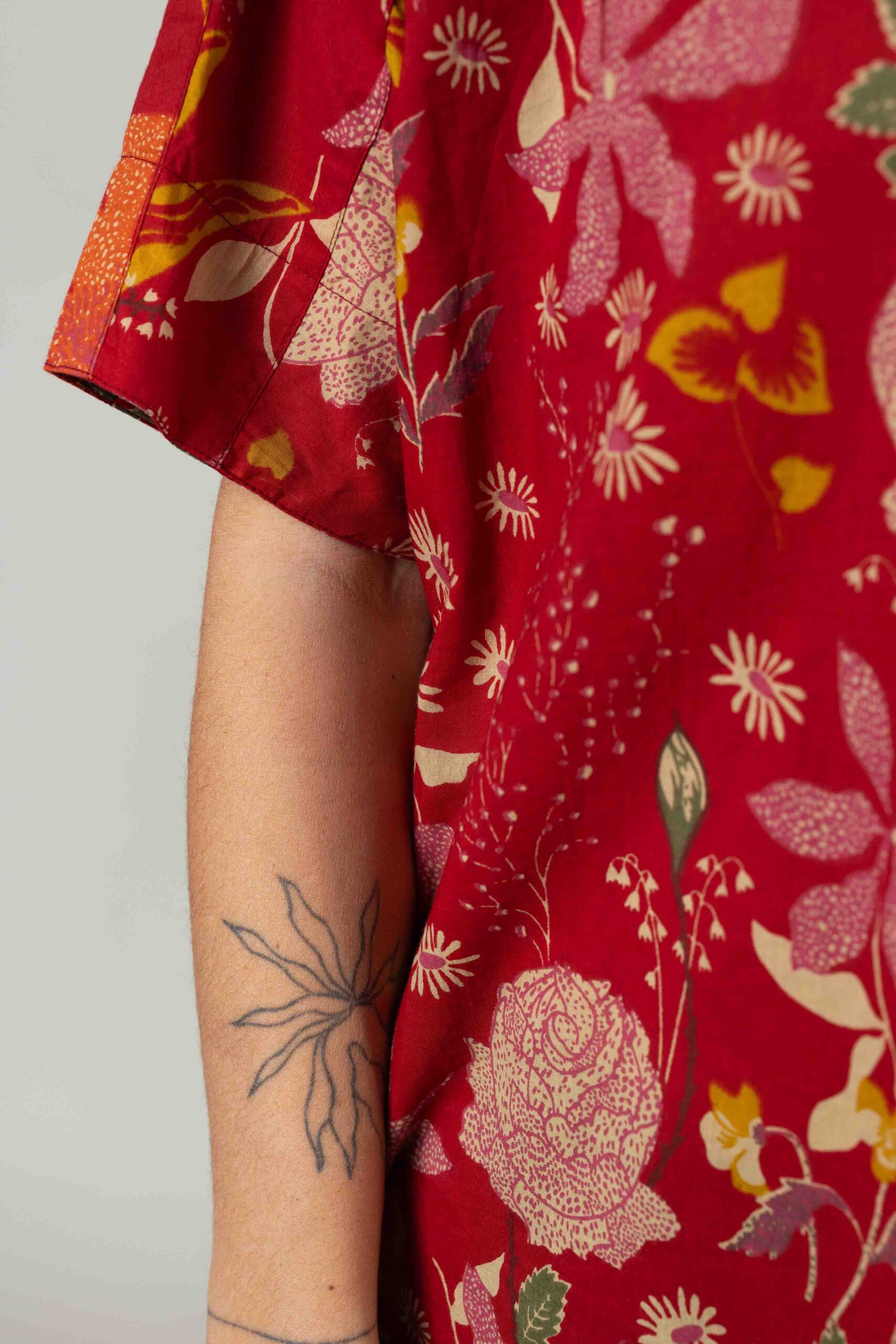 חולצת אלמנט - Fiori Rossi – תמונה 4