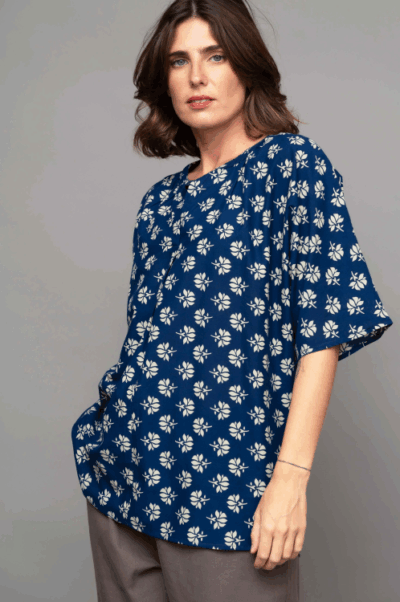 Alternative view of חולצת Magic - פרחים נייבי