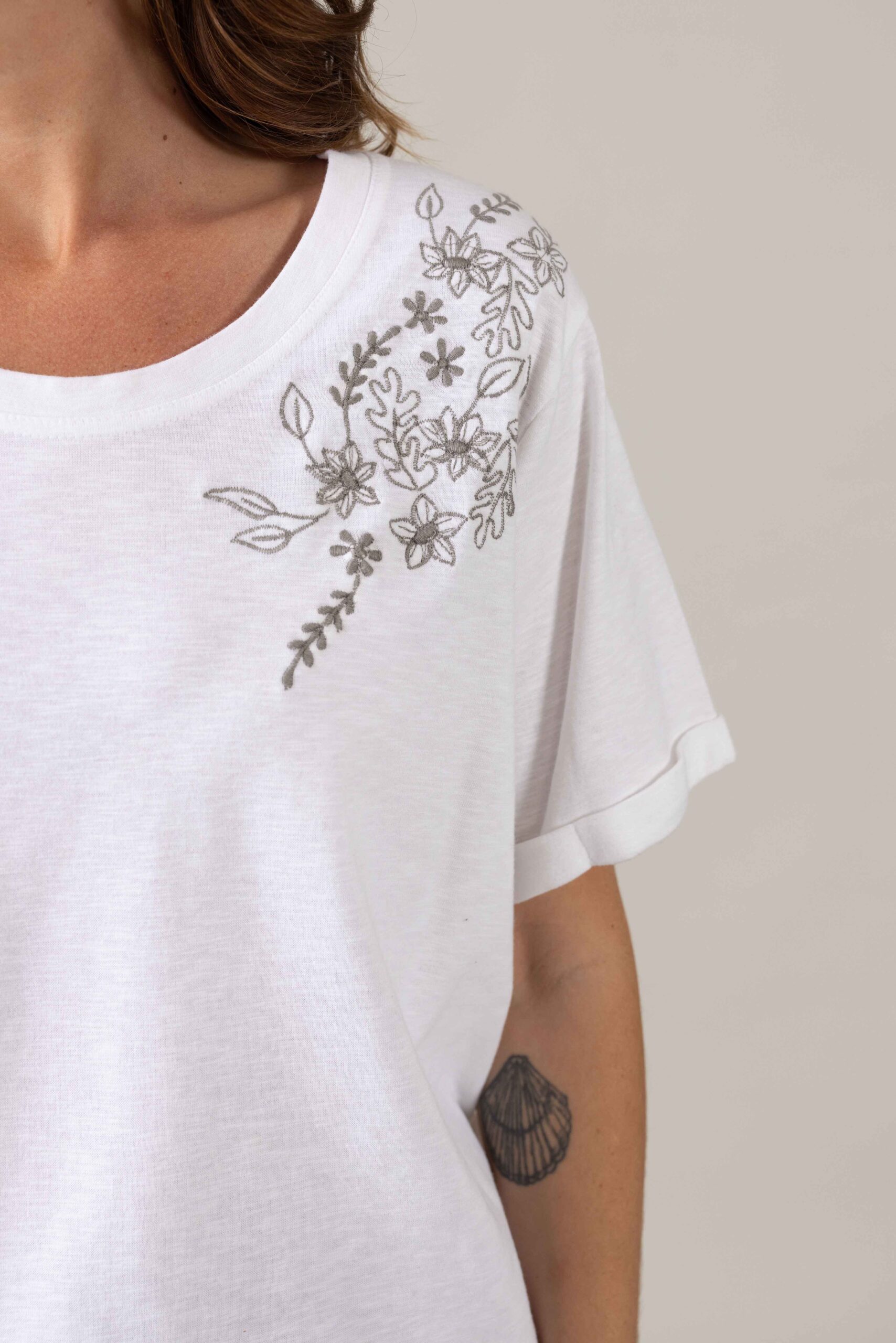 חולצת Cream - Embrosa – תמונה 5