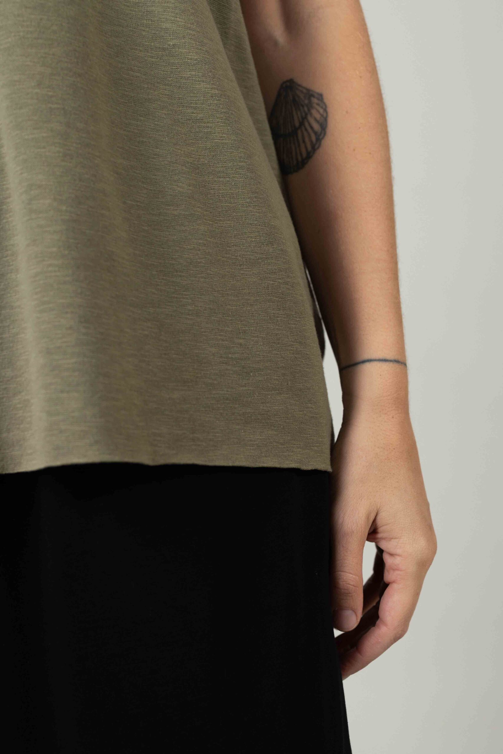 חולצת Olive - Embrosa – תמונה 5