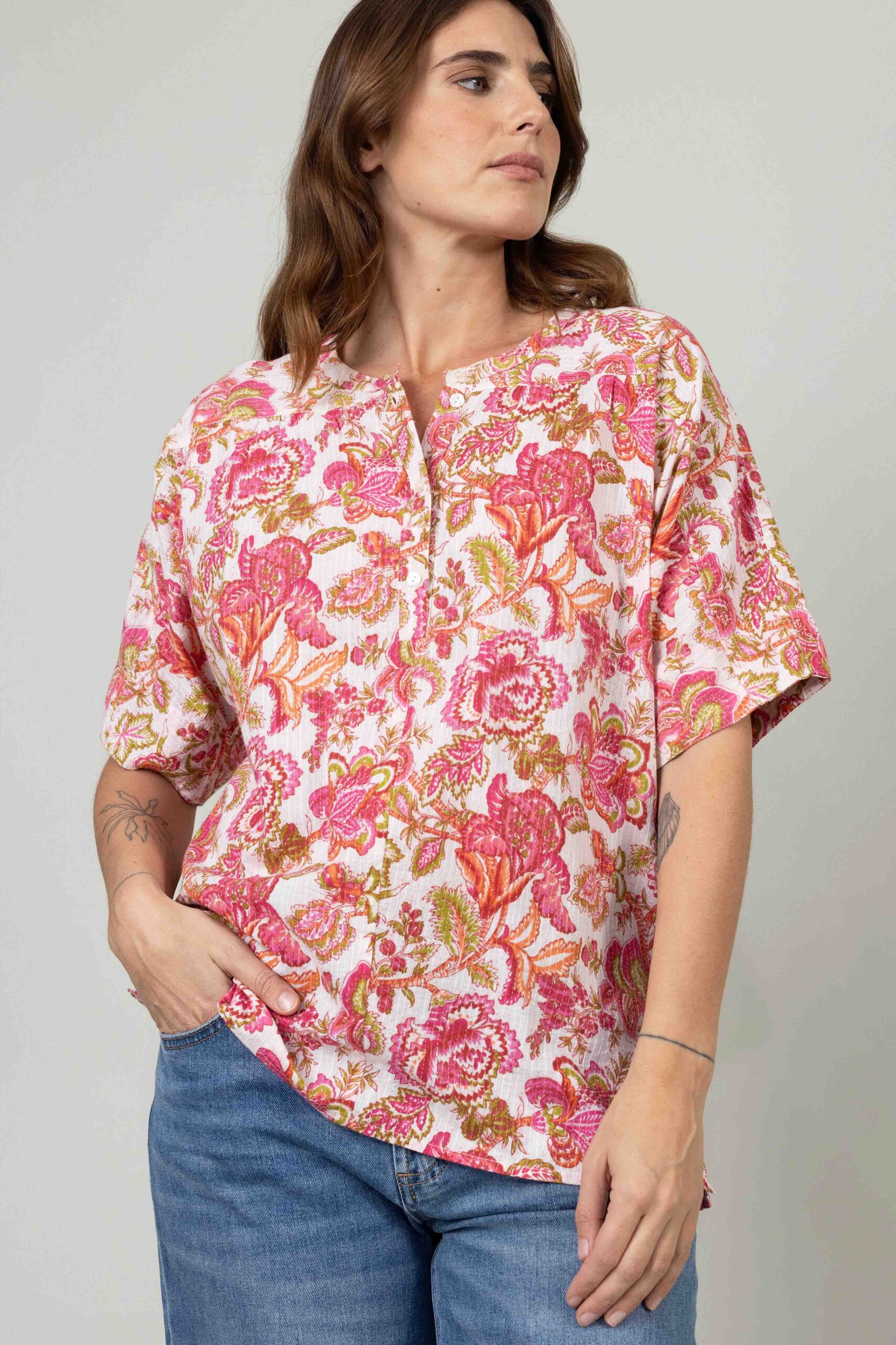 חולצת אלמנט - תיפורים ורוד