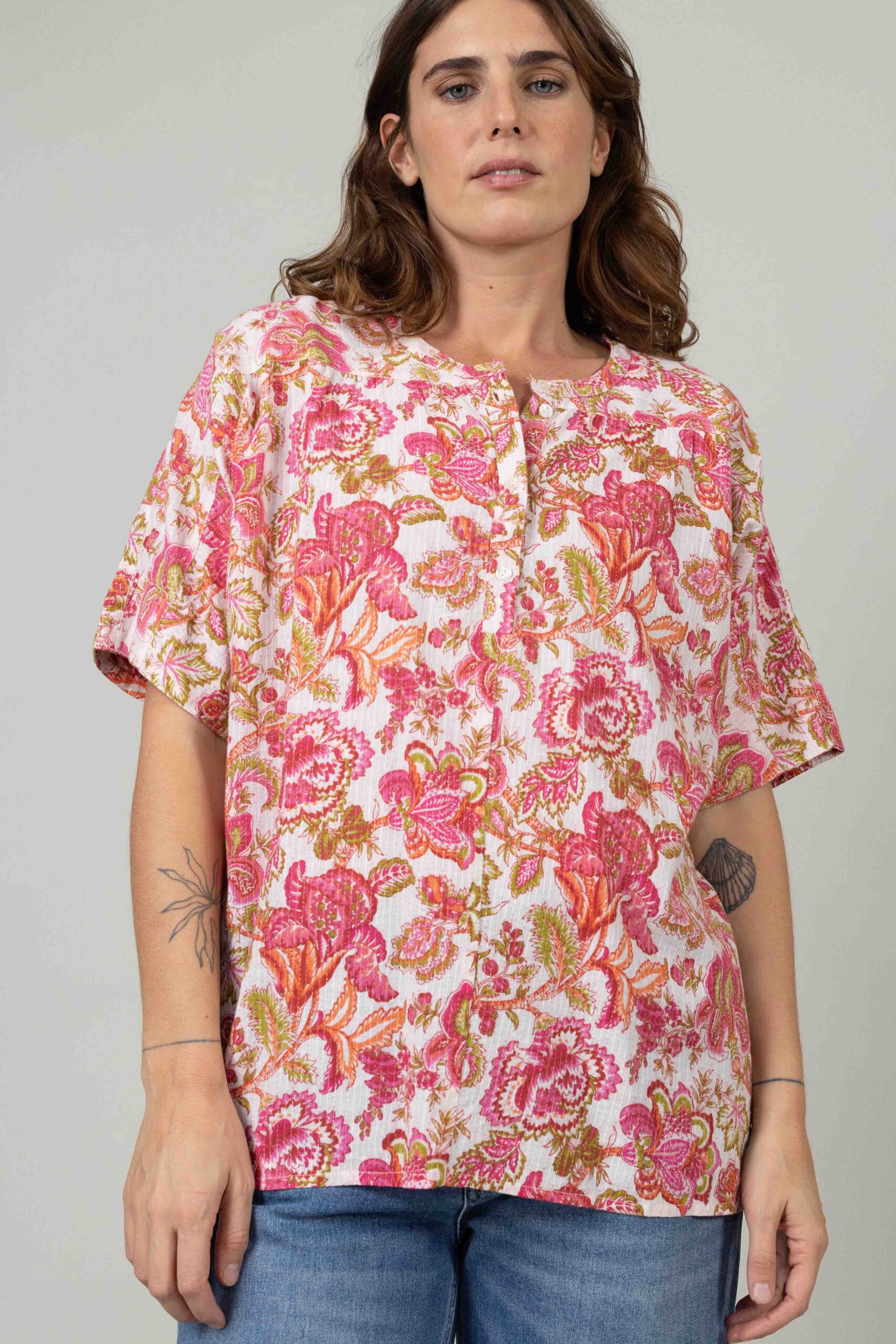 חולצת אלמנט - תיפורים ורוד – תמונה 4