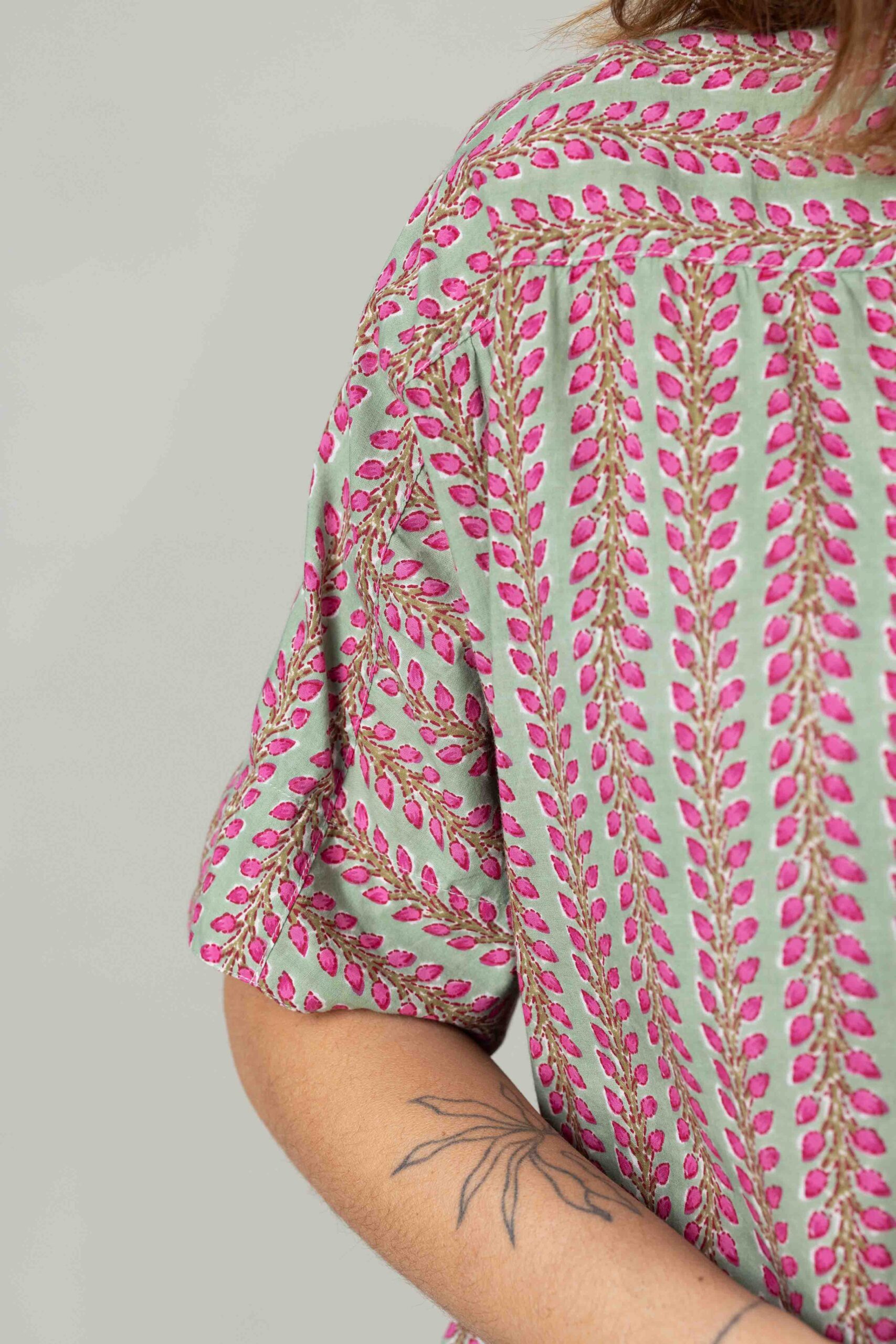 חולצת אלמנט - Tulip Green – תמונה 5