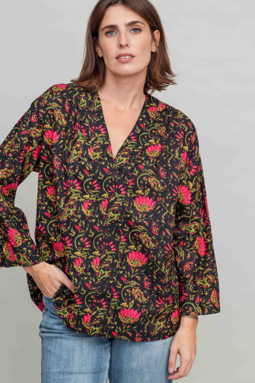 חולצת רוזמרין- Black Floral – תמונה 3