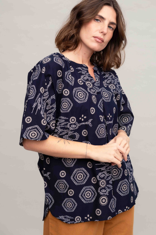 חולצת Geo Navy - Magic – תמונה 3