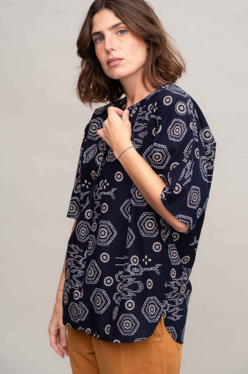 חולצת Geo Navy - Magic – תמונה 4