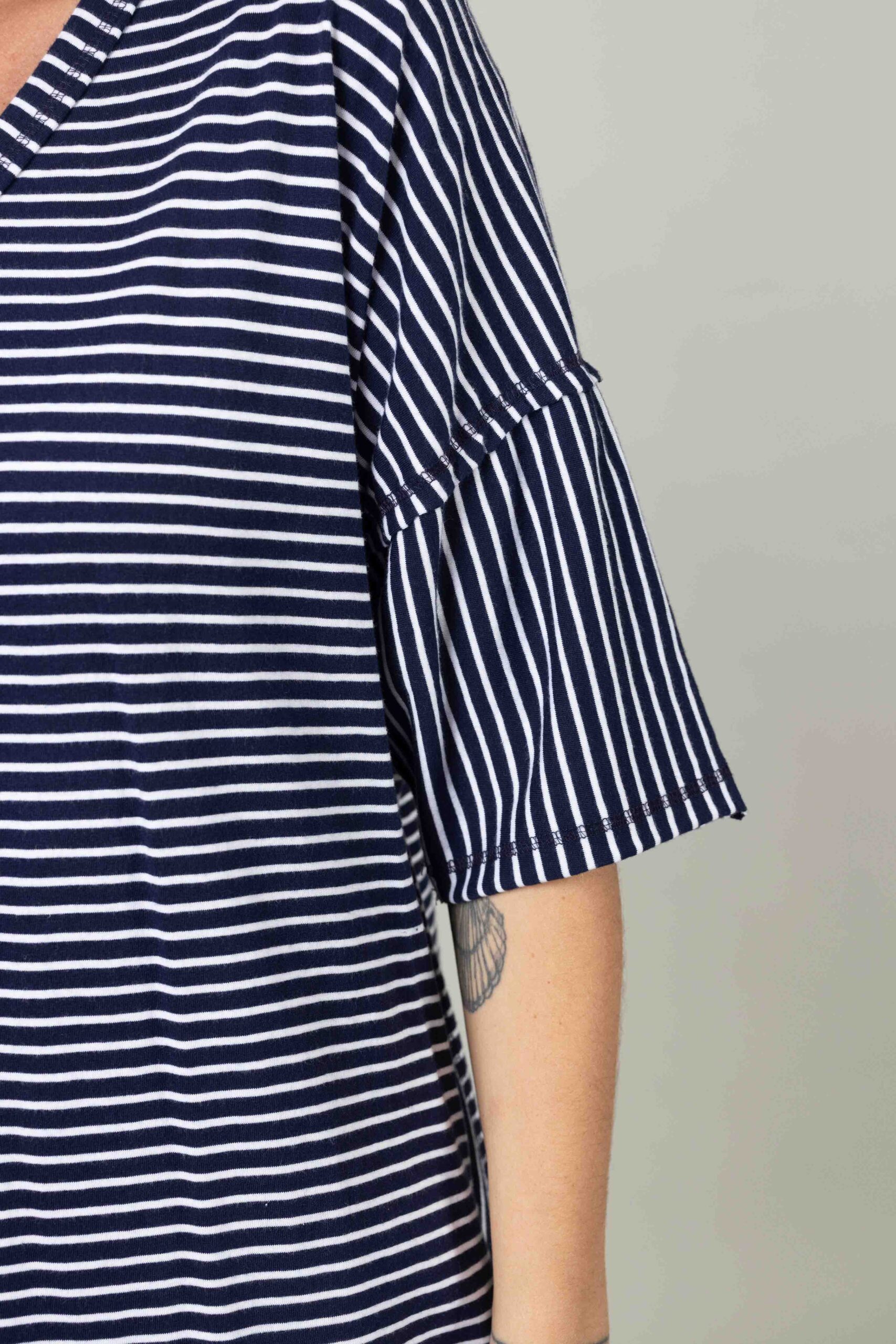 חולצת Solara - נייבי – תמונה 4