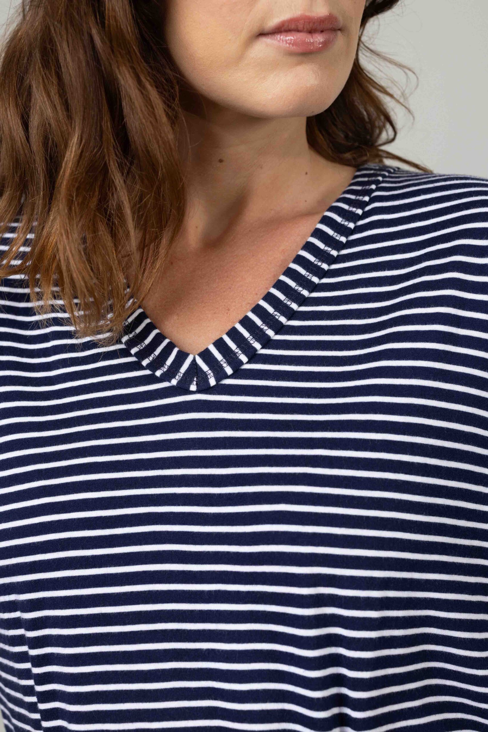 חולצת Solara - נייבי – תמונה 5